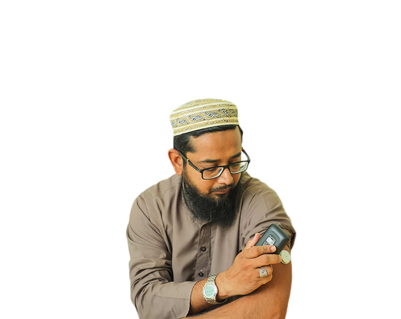 Man taking CGM reading with smartphone