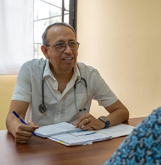 Dr Douglas Villarroel