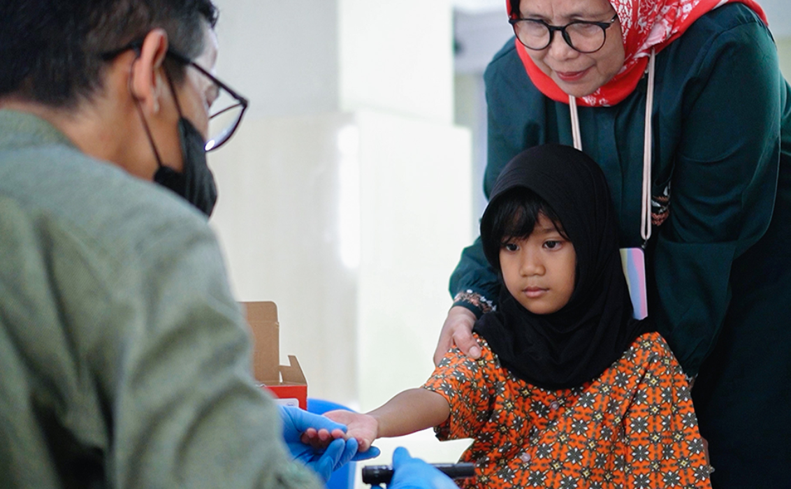 Child getting her blood tested.